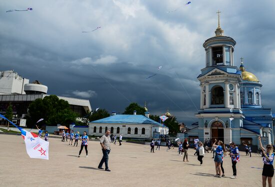 Запуск "цифровых змеев" в городах России