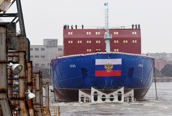 Спуск на воду атомного ледокола "Урал" в Санкт-Петербурге