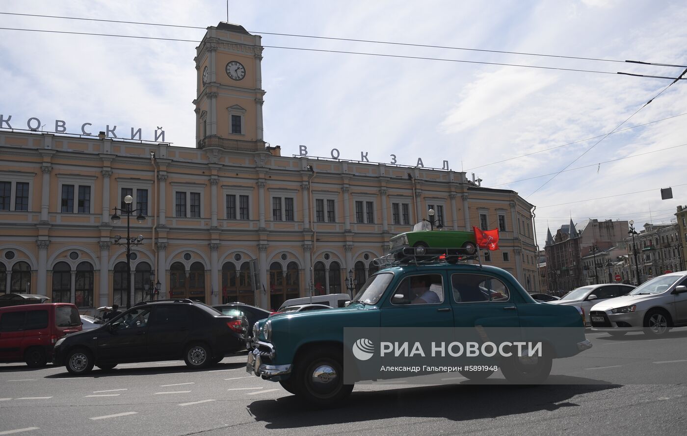 Петербургский международный парад ретро-транспорта
