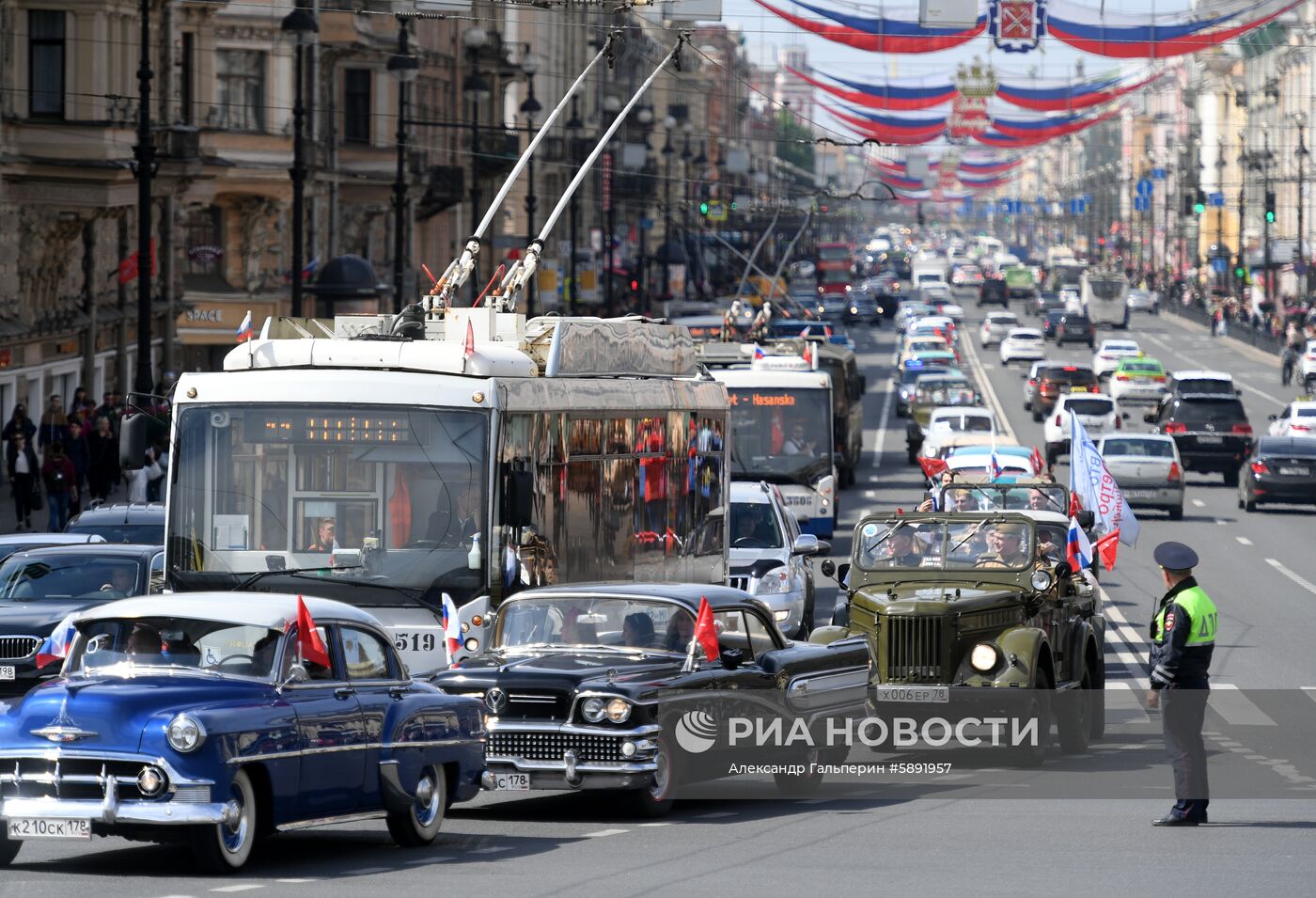 Петербургский международный парад ретро-транспорта