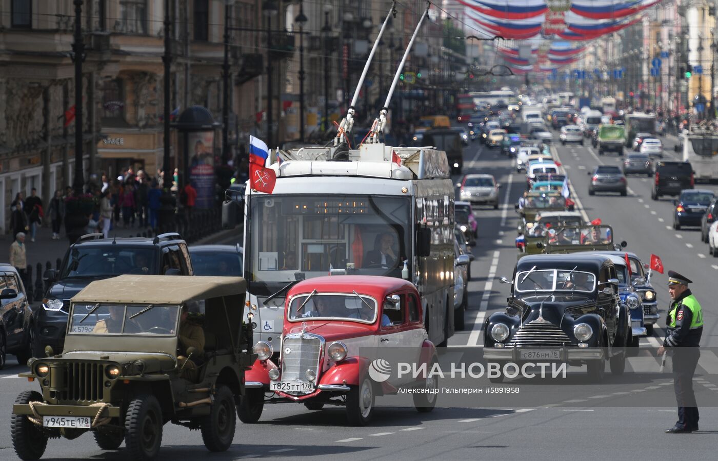 Петербургский международный парад ретро-транспорта