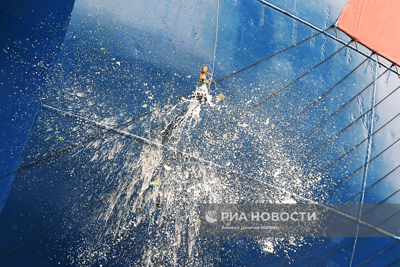 Спуск на воду атомного ледокола "Урал" в Санкт-Петербурге