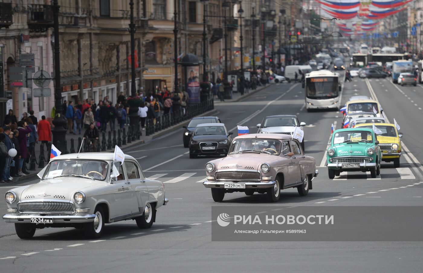 Петербургский международный парад ретро-транспорта