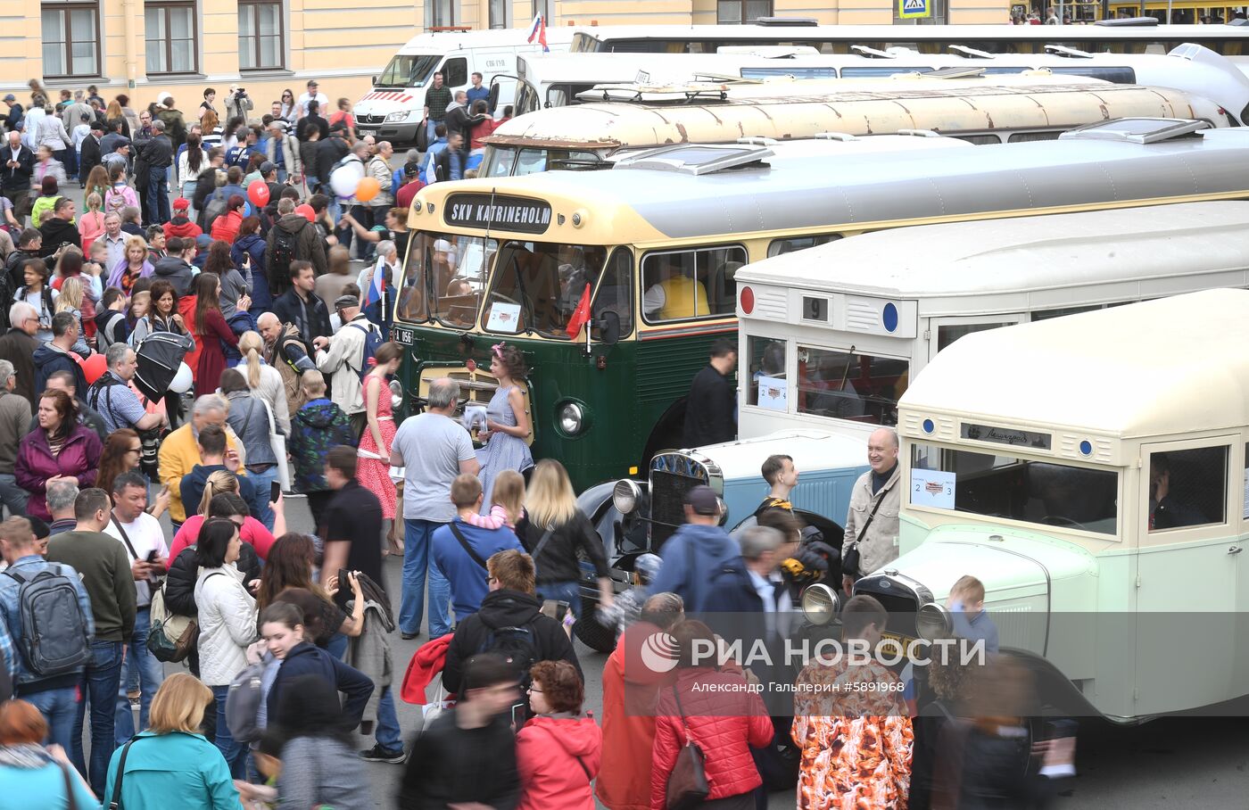 Петербургский международный парад ретро-транспорта