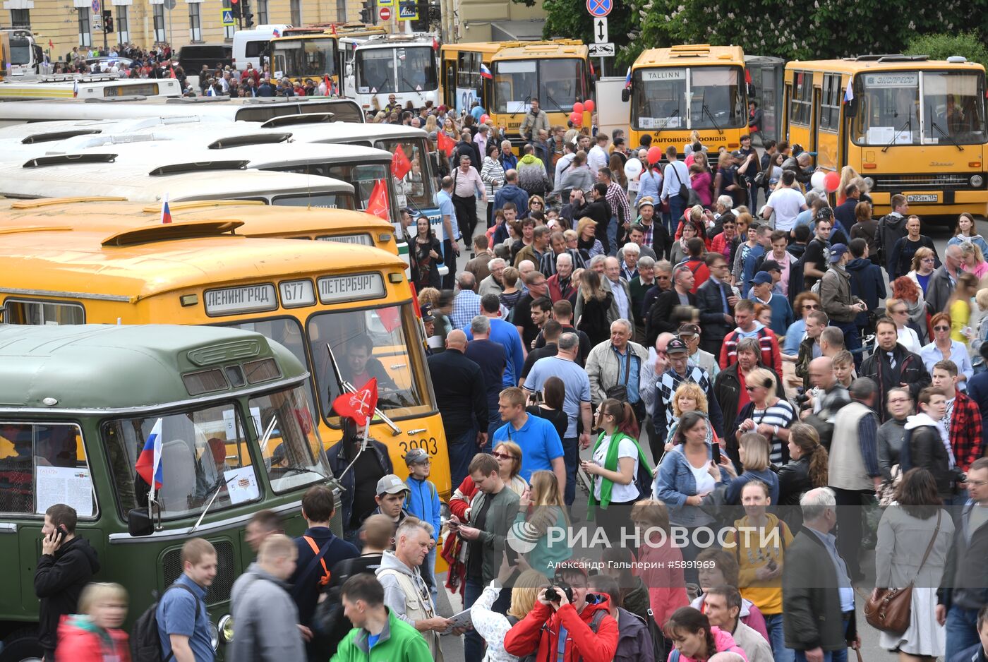 Петербургский международный парад ретро-транспорта