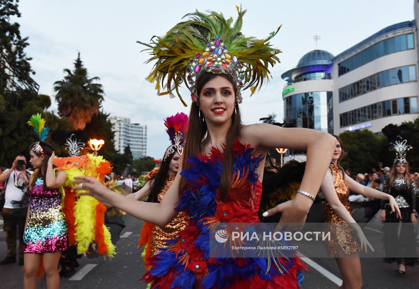 Карнавал в честь открытия курортного сезона в Сочи 