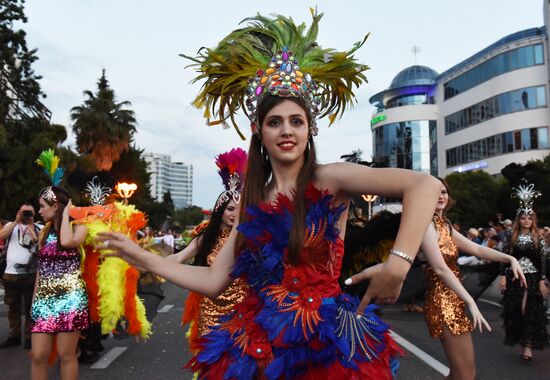 Карнавал в честь открытия курортного сезона в Сочи 