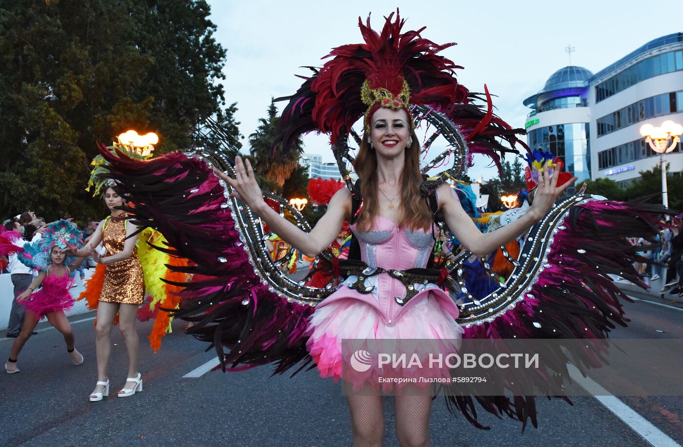 Карнавал в честь открытия курортного сезона в Сочи 