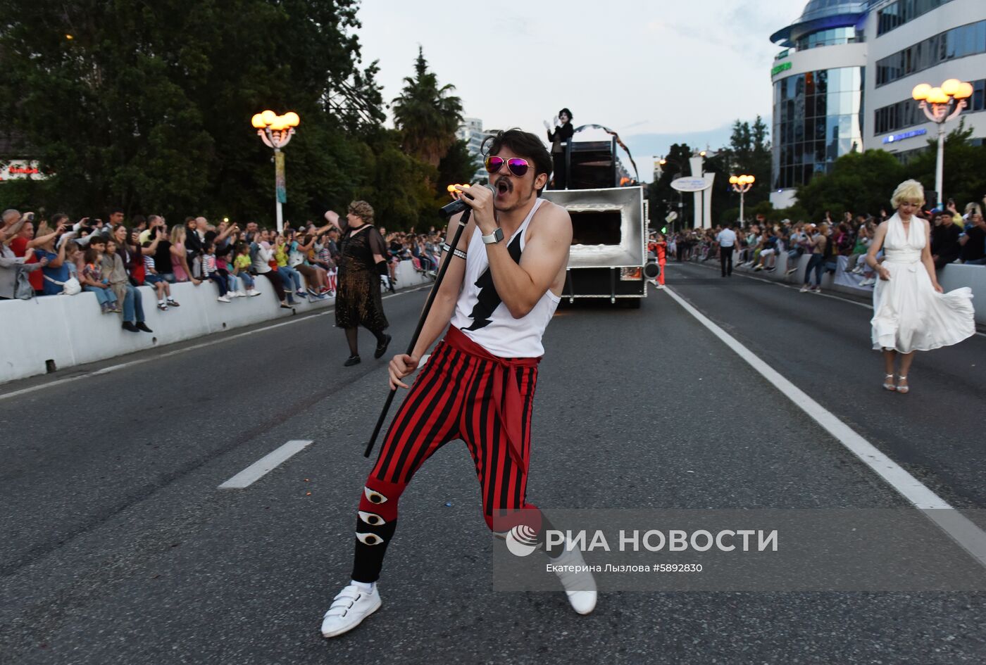 Карнавал в честь открытия курортного сезона в Сочи 