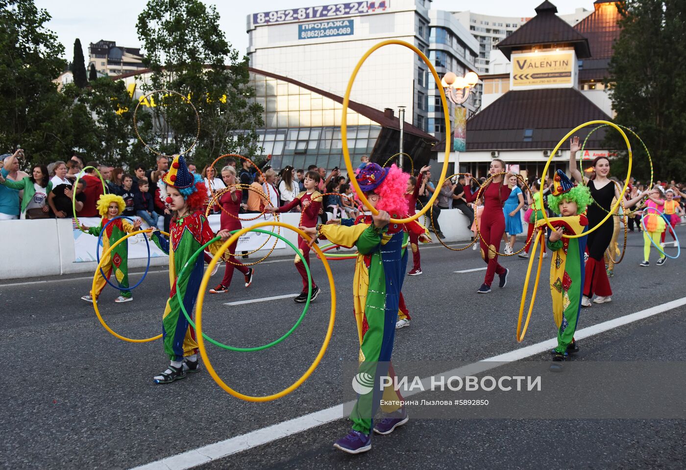 Карнавал в честь открытия курортного сезона в Сочи 