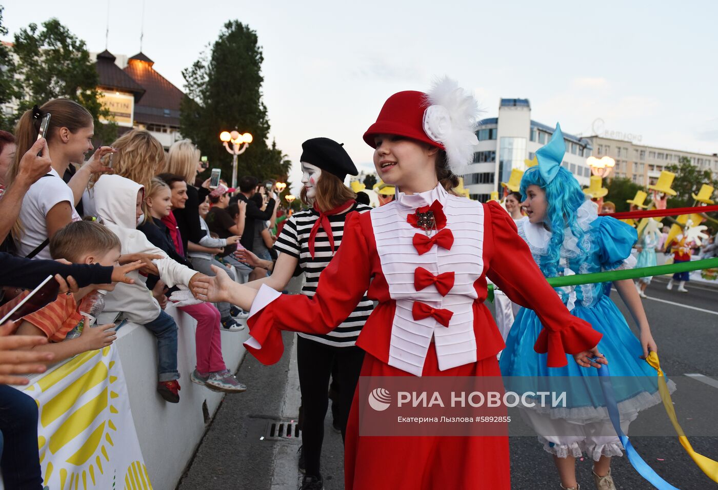Карнавал в честь открытия курортного сезона в Сочи 