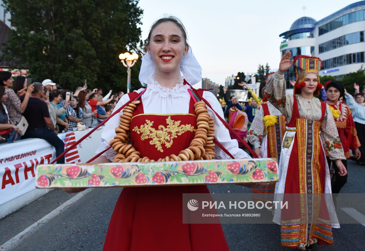 Карнавал в честь открытия курортного сезона в Сочи 