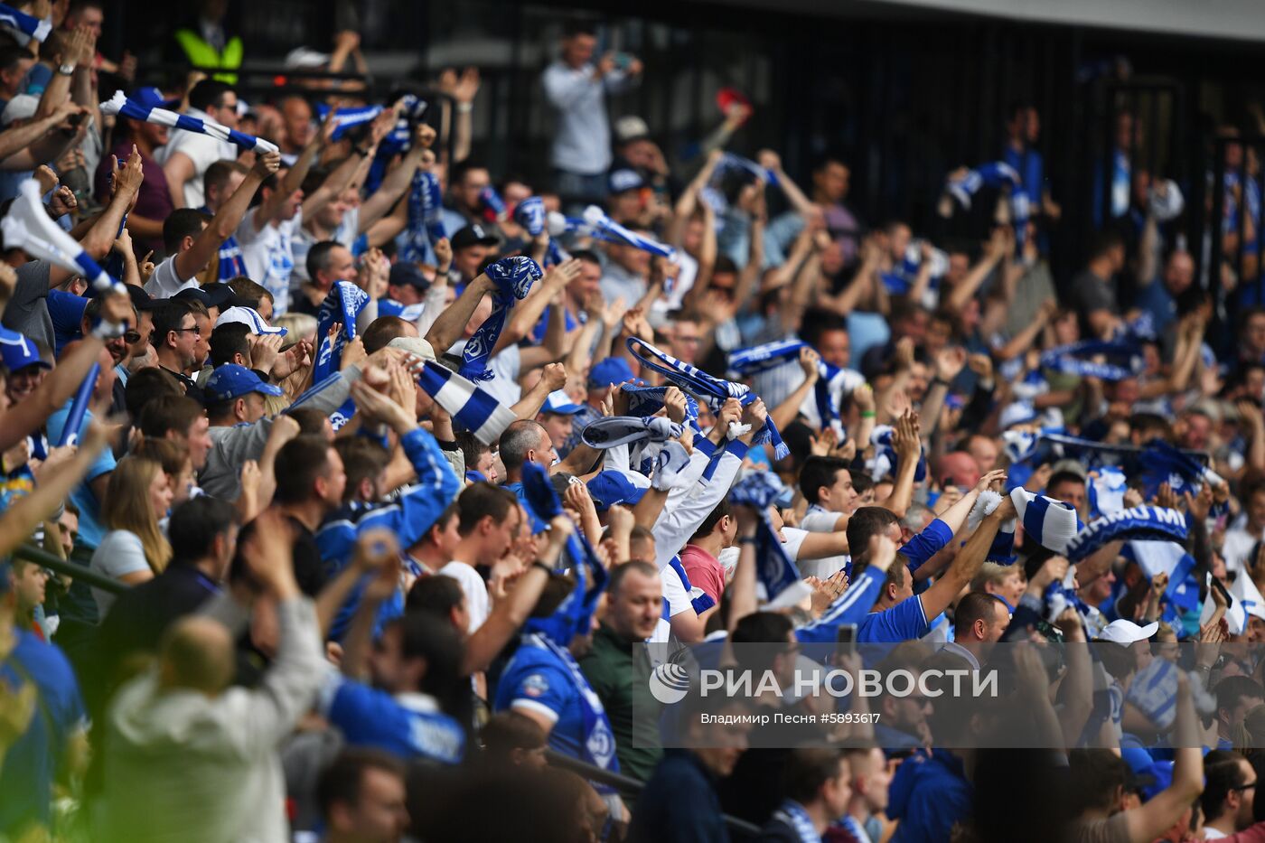 Футбол. РПЛ. Матч "Динамо" - "Арсенал"