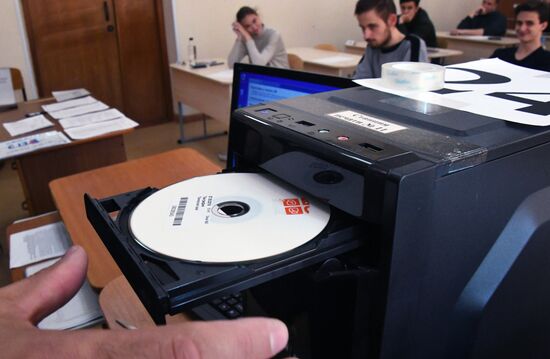 Сдача ЕГЭ по географии и литературе 