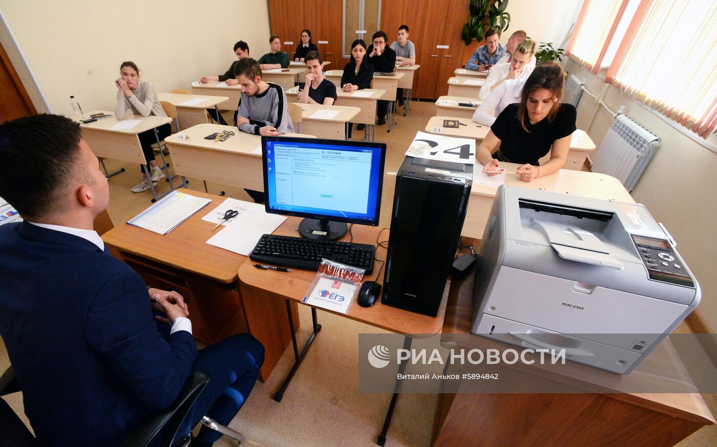 Сдача ЕГЭ по географии и литературе