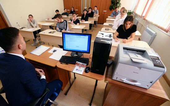 Сдача ЕГЭ по географии и литературе 