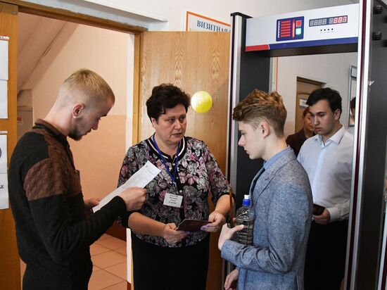 Сдача ЕГЭ по географии и литературе 