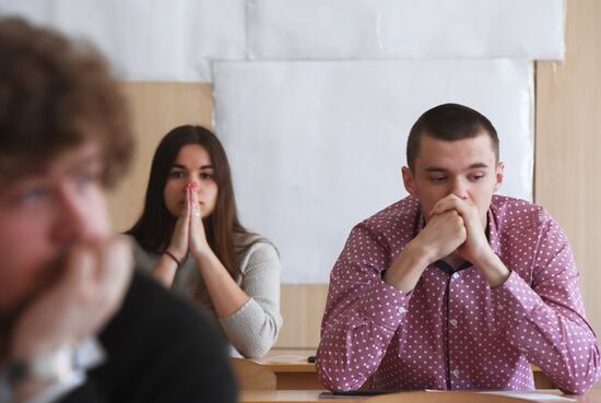 Сдача ЕГЭ по географии и литературе 