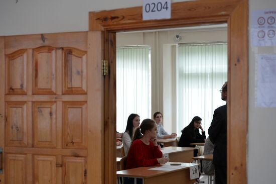 Сдача ЕГЭ по географии и литературе 