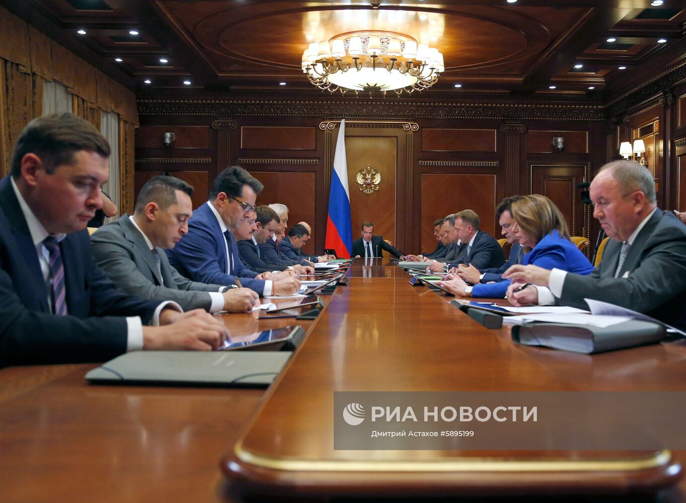 Премьер-министр РФ Д. Медведев провел заседание Наблюдательного совета госкорпорации развития "ВЭБ. РФ"