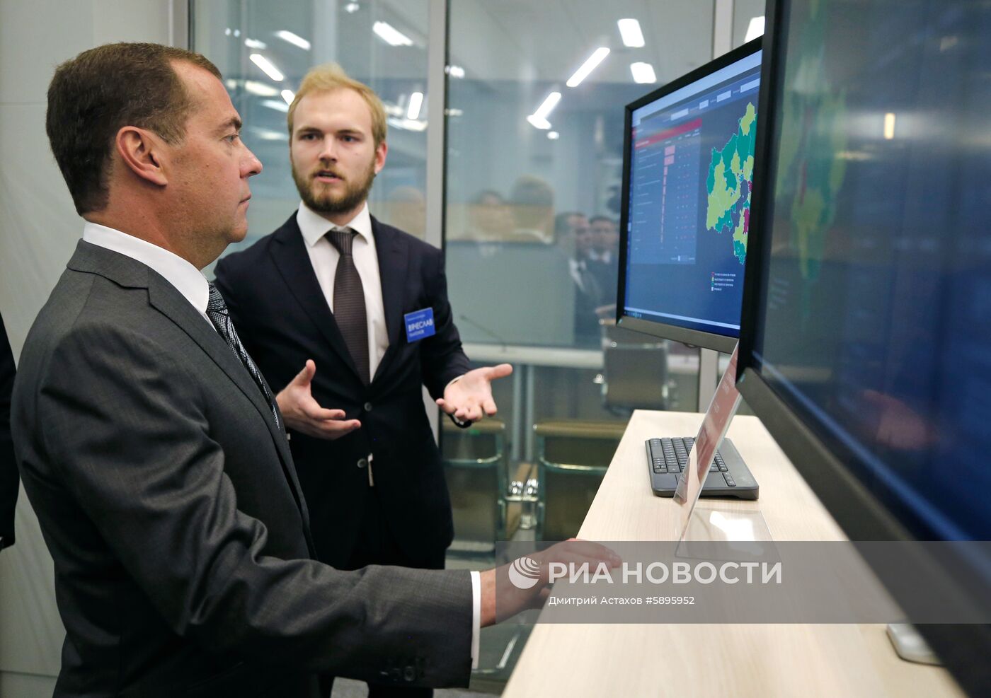 Премьер-министр РФ Д. Медведев посетил Центр управления регионом в Московской области
