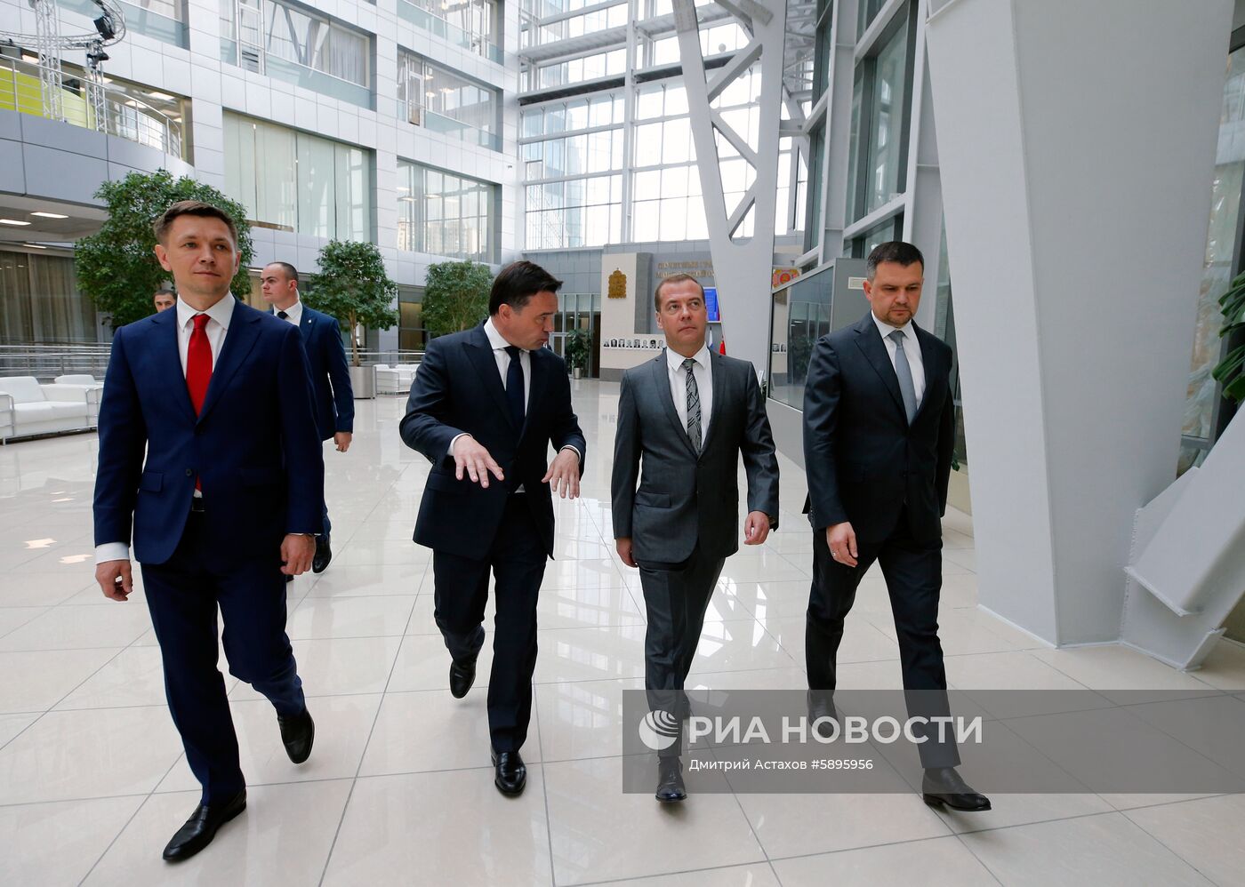 Премьер-министр РФ Д. Медведев посетил Центр управления регионом в Московской области
