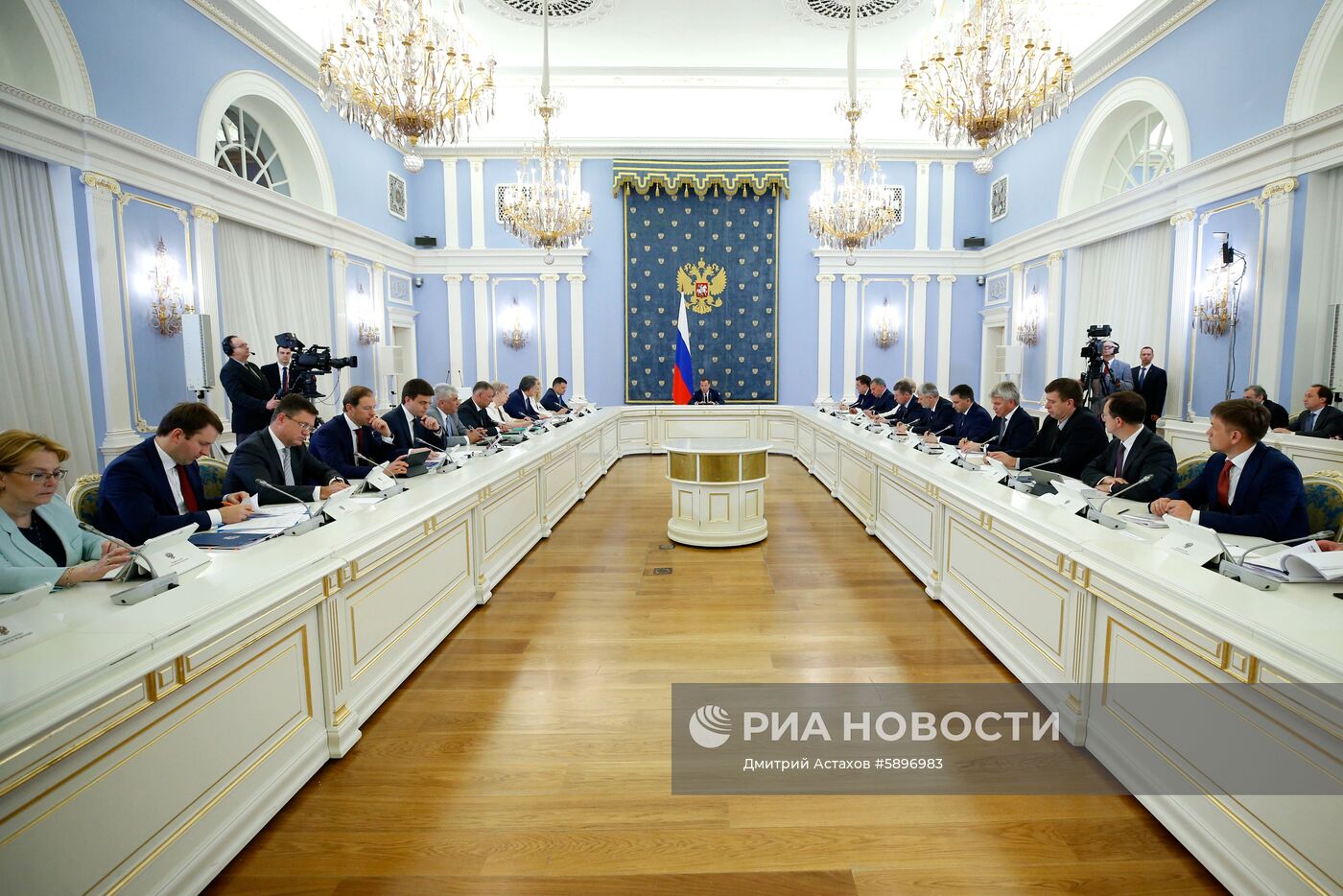 Премьер-министр РФ Д. Медведев провел заседание правительства РФ