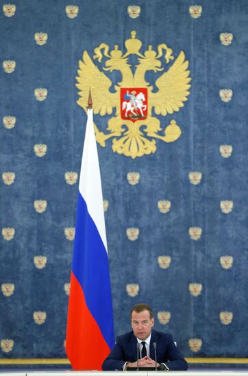 Премьер-министр РФ Д. Медведев провел заседание правительства РФ