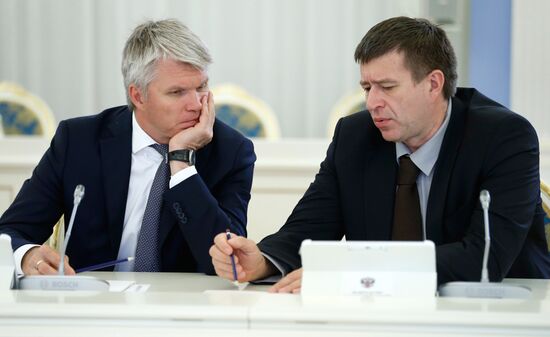  Премьер-министр РФ Д. Медведев провел заседание правительства РФ