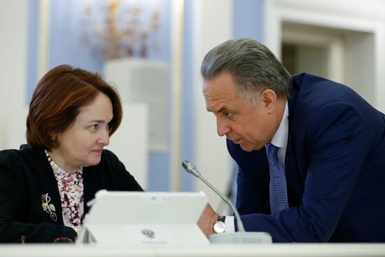  Премьер-министр РФ Д. Медведев провел заседание правительства РФ