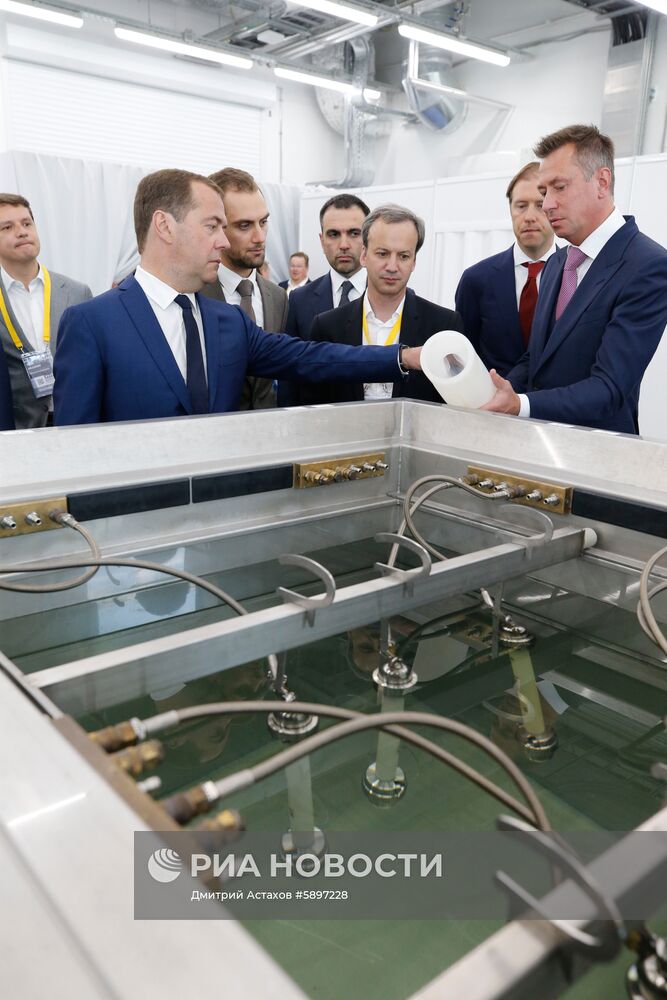 Премьер-министр РФ Д. Медведев принял участие в церемонии открытия исследовательского центра по переработке полимеров 