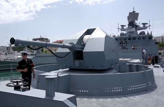Военно-морской салон в Севастополе