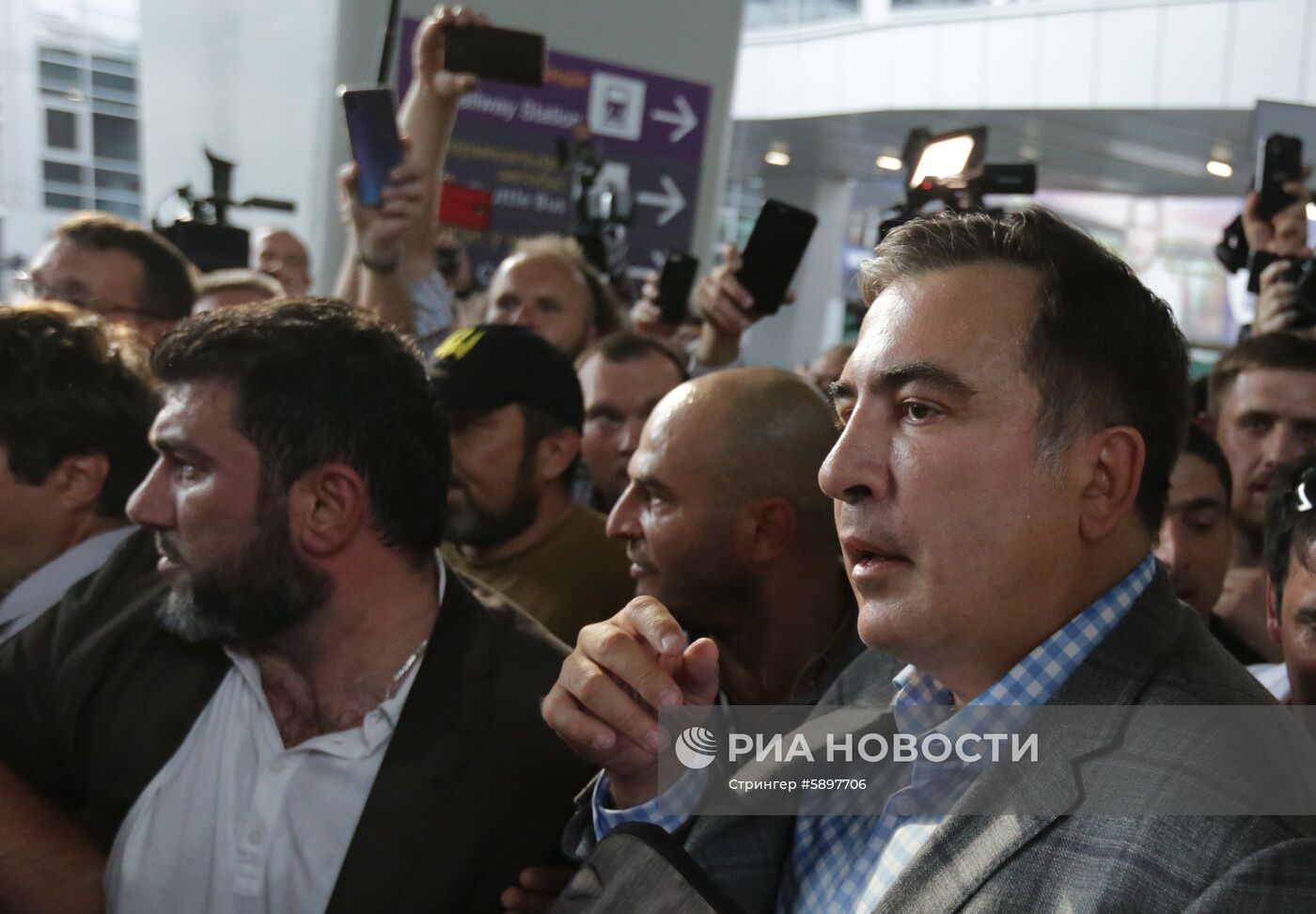 М. Саакашвили вернулся на Украину