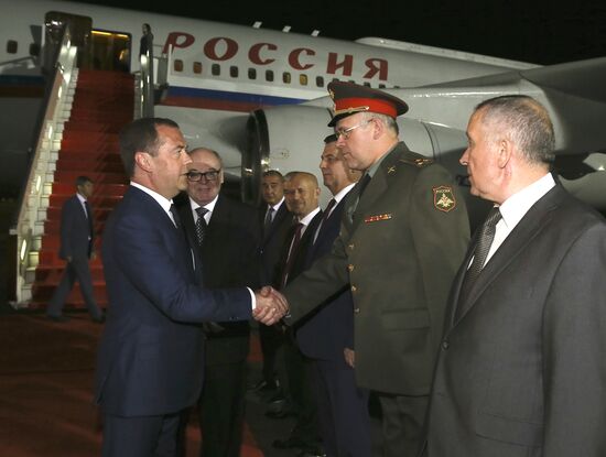 Премьер-министр РФ Д. Медведев прибыл с визитом в Узбекистан