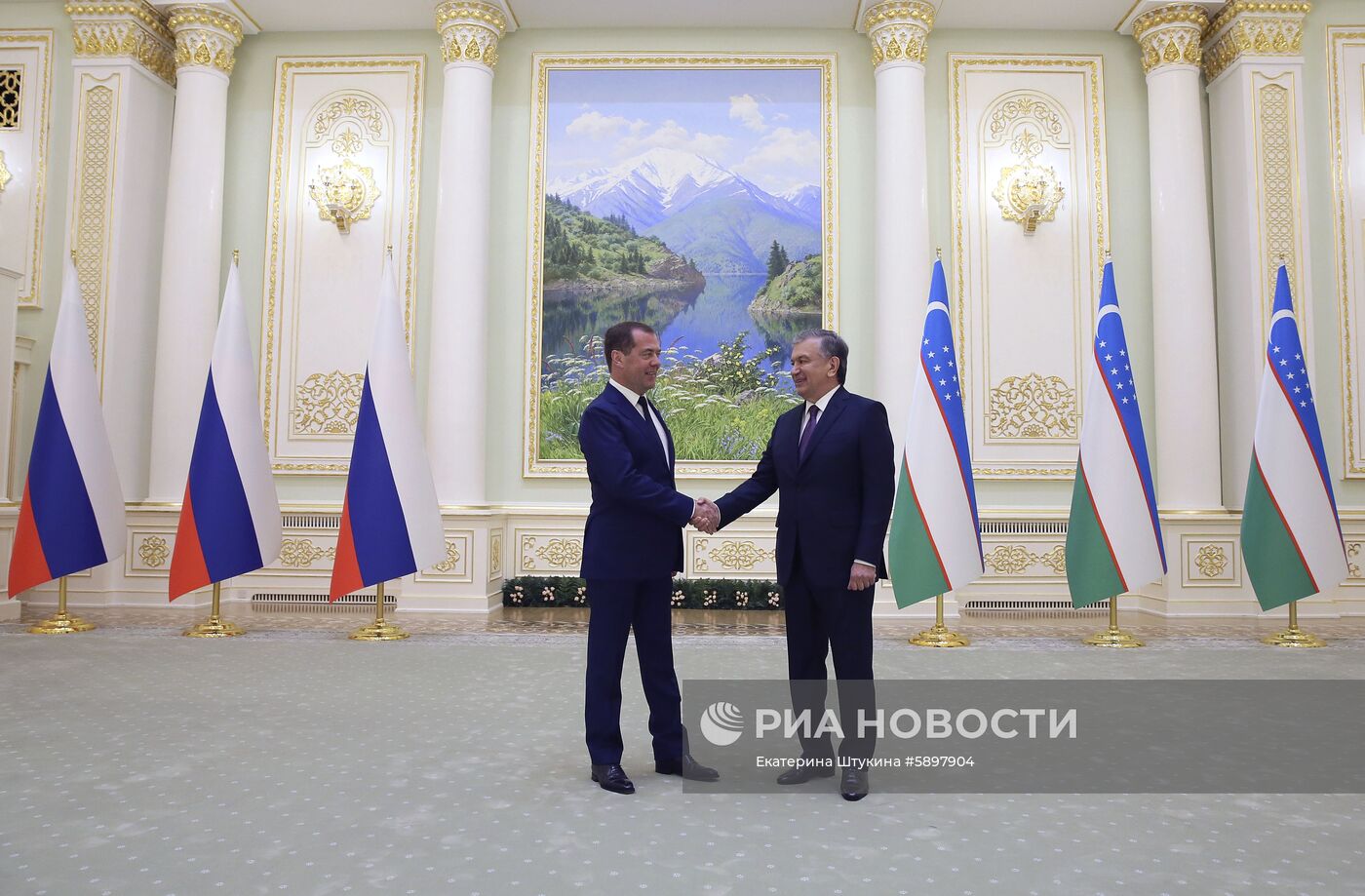 Визит премьер-министра РФ Д. Медведева в Узбекистан