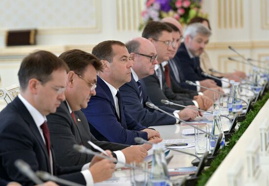Визит премьер-министра РФ Д. Медведева в Узбекистан