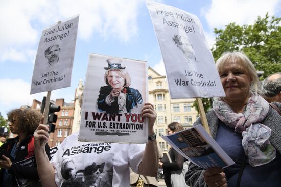 Акция в поддержку Дж. Ассанжа в Лондоне