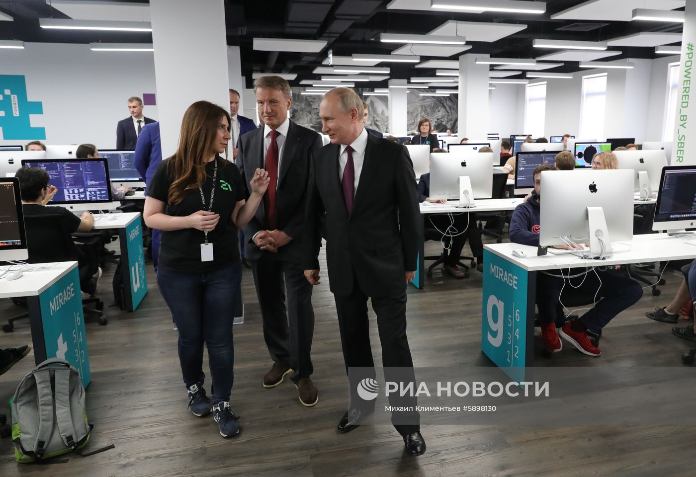 Президент РФ В. Путин посетил школу программирования "Школа 21"