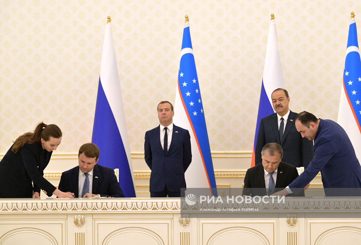 Визит премьер-министра РФ Д. Медведева в Узбекистан