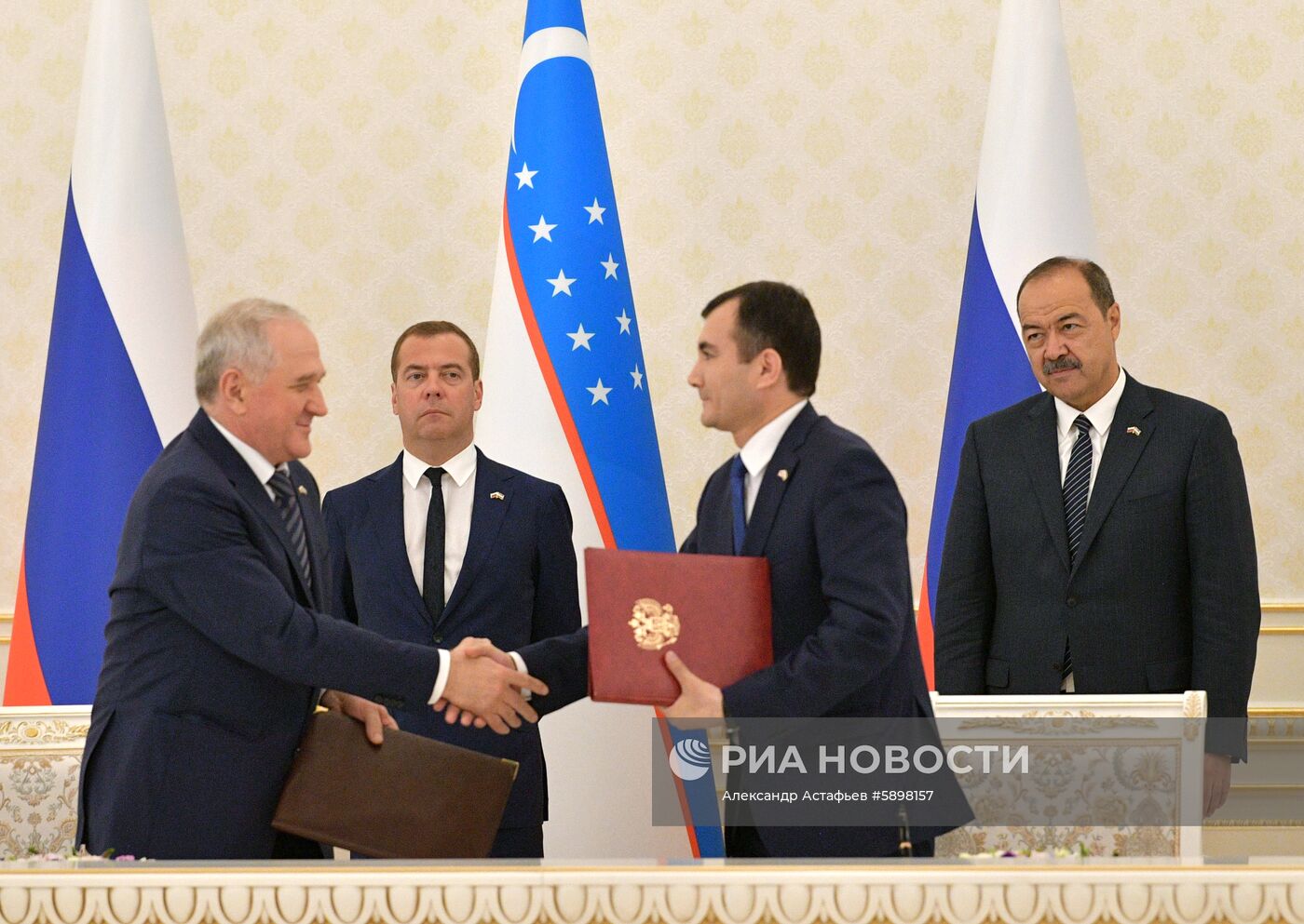 Визит премьер-министра РФ Д. Медведева в Узбекистан