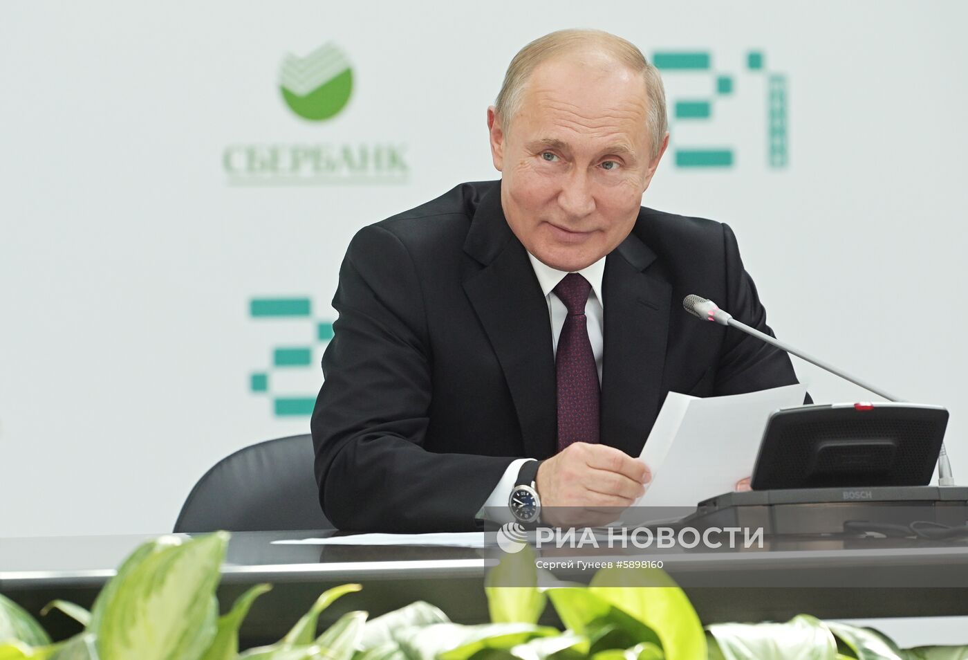 Президент РФ В. Путин посетил школу программирования "Школа 21"