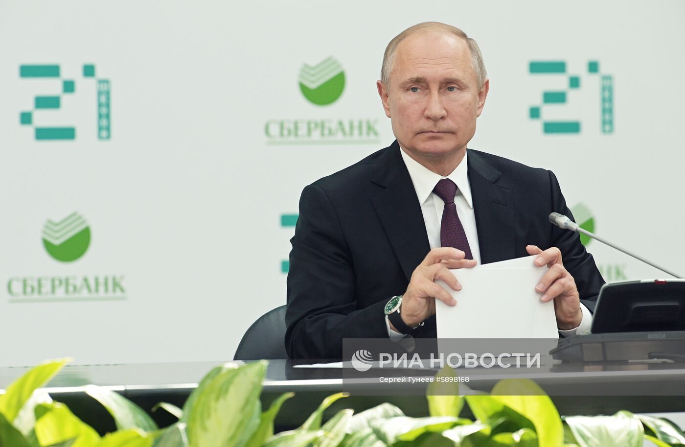 Президент РФ В. Путин посетил школу программирования "Школа 21"