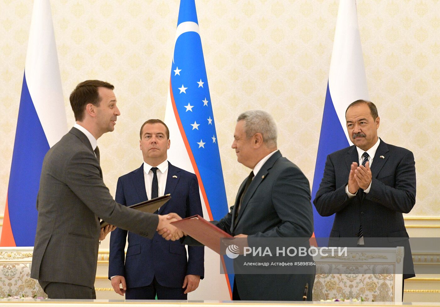 Визит премьер-министра РФ Д. Медведева в Узбекистан