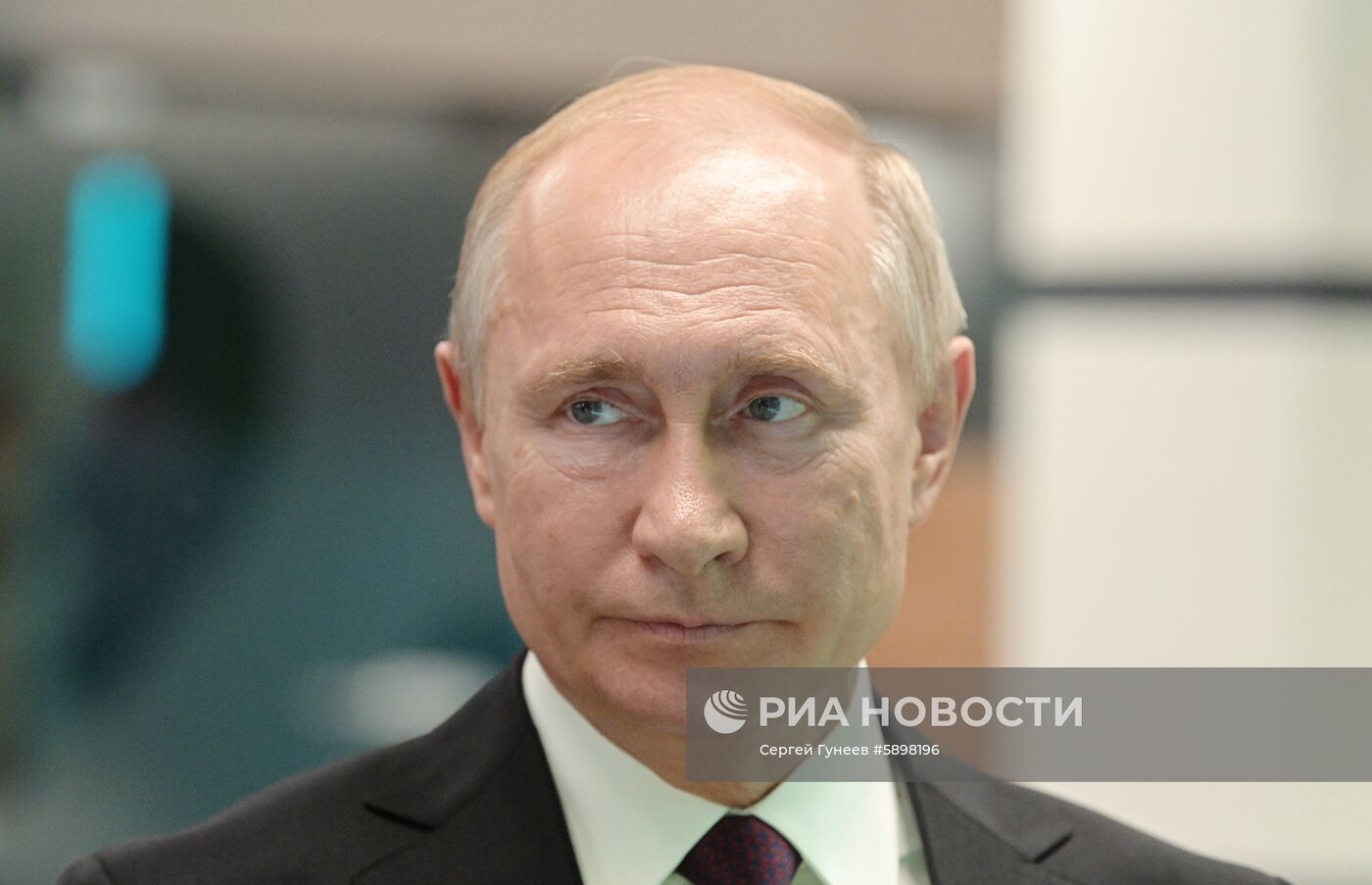 Президент РФ В. Путин посетил школу программирования "Школа 21"