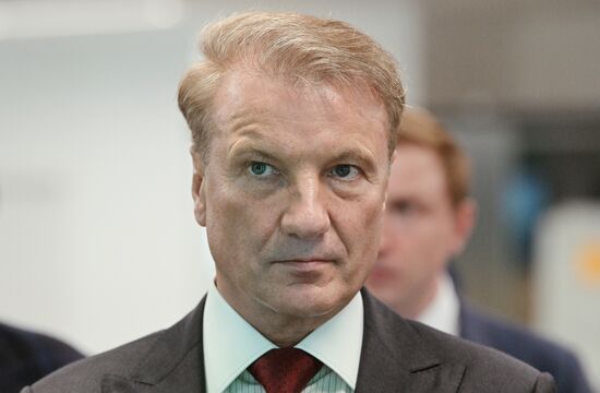 Президент РФ В. Путин посетил школу программирования "Школа 21"