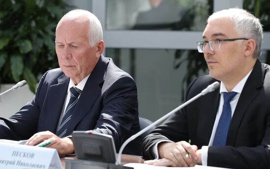 Президент РФ В. Путин посетил школу программирования "Школа 21"