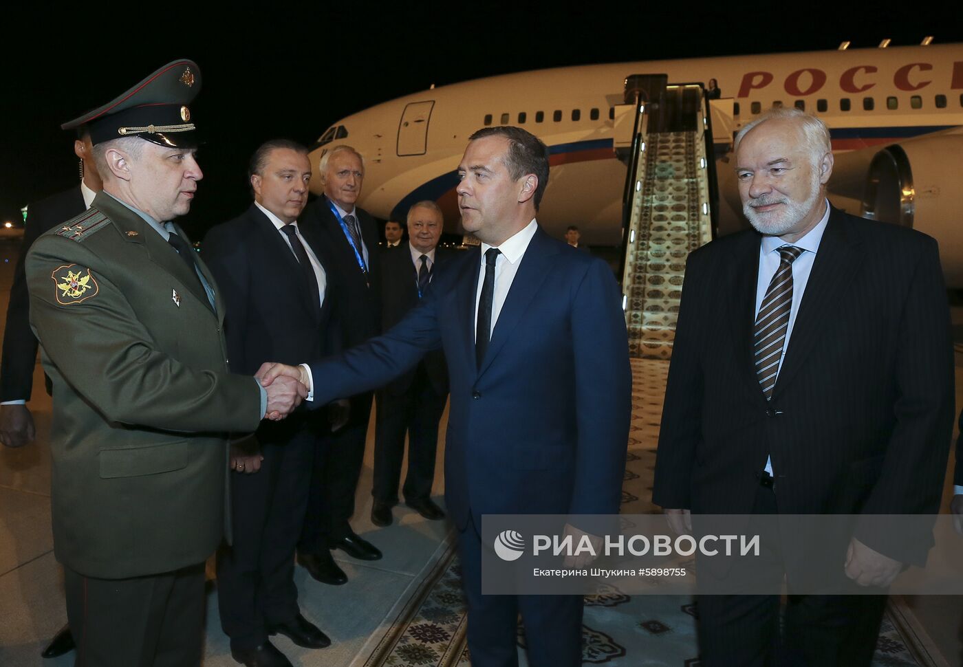 Премьер-министр РФ Д. Медведев прибыл в Ашхабад для участия в заседании Совета глав правительств СНГ