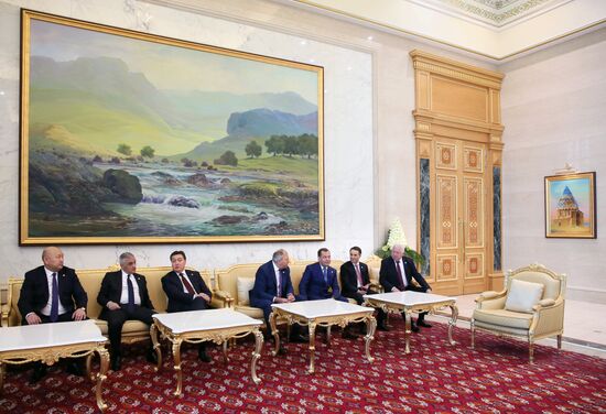 Премьер-министр РФ Д. Медведев принял участие в заседании Совета глав правительств СНГ