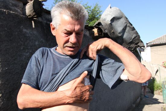 Последствия обстрела окраин Донецка украинскими силовиками