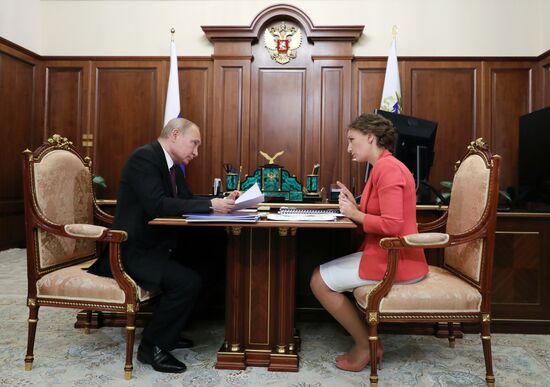 Президент РФ В. Путин встретился с уполномоченным при президенте РФ по правам ребенка А. Кузнецовой 